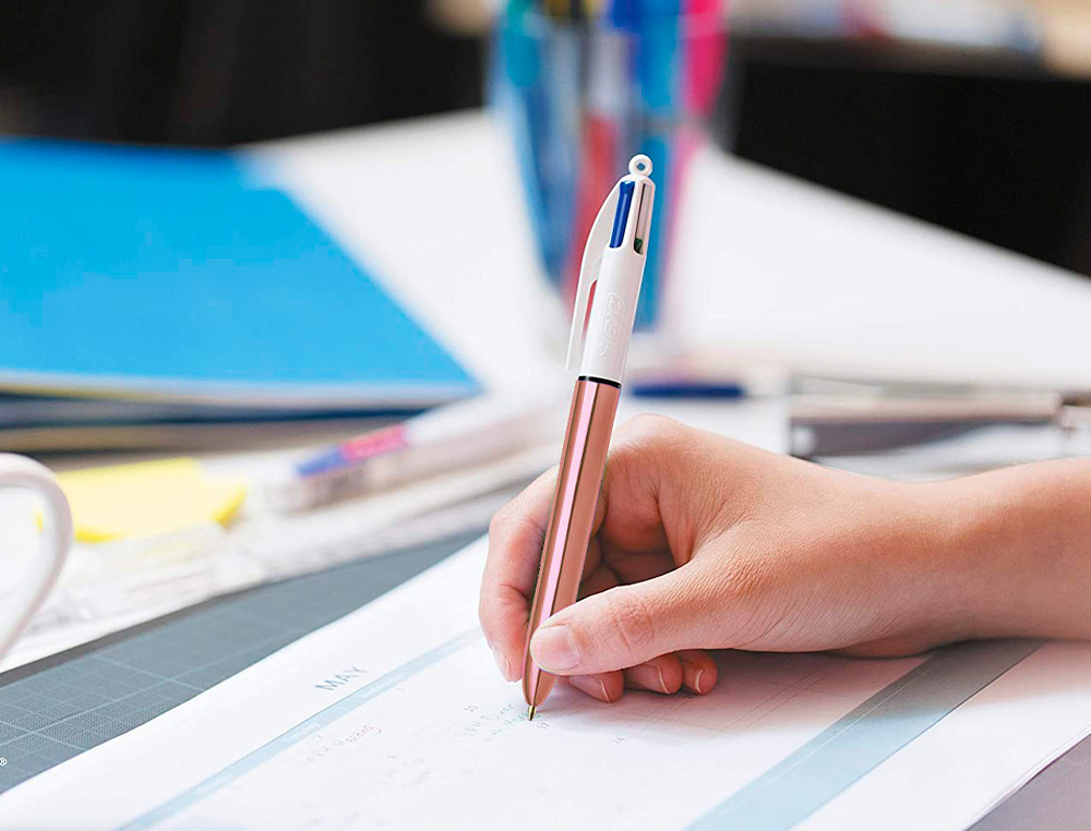 STYLO-BILLE BIC 4 COULEURS SHINE RETRACTABLE             RECHARGEABLE POINTE MOYENNE   1MM CORPS BLANC/OR ROSE