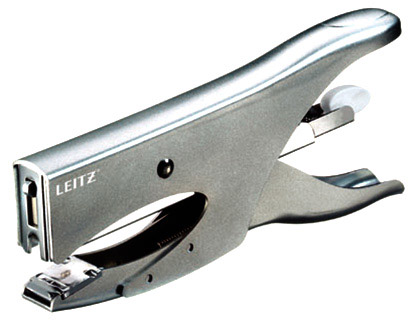 PINCE  AGRAFER LEITZ 5549 MTAL ERGONOMIQUE 60X28X190MM 40F AGRAFES 24/8 COLORIS ARGENT